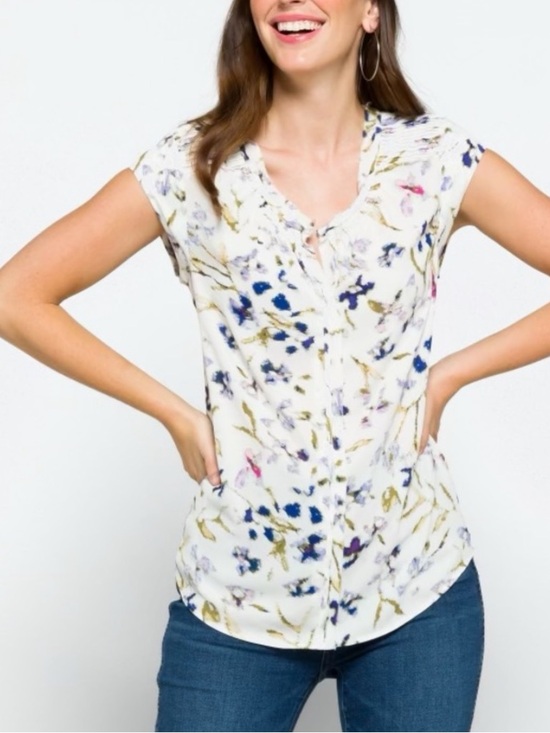 Daniel Rainn Tops - Daniel Rainn White Floral Notch-Neck Cap Sleeve Blouse Women’s size medium